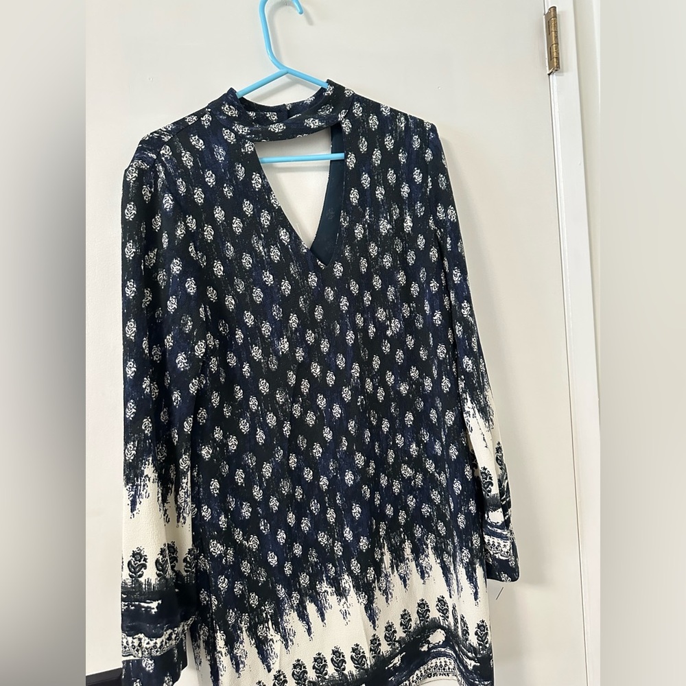 125 WAYF Choker Keyhole Shift Dress Size Small - Picture 4 of 4